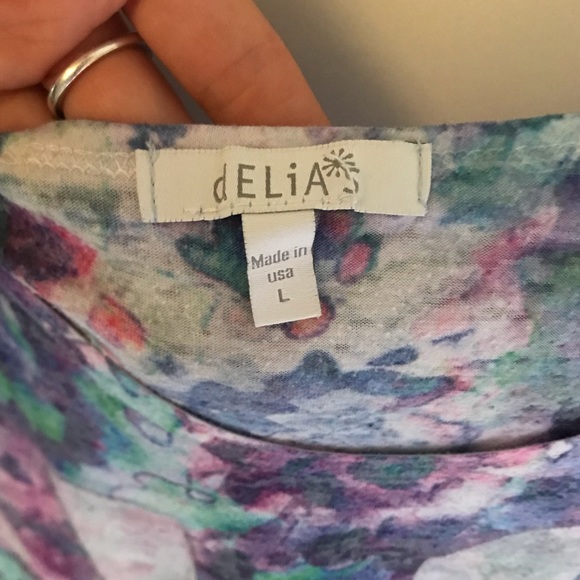 Cute “LOVE” t-shirt - Picture 3 of 3